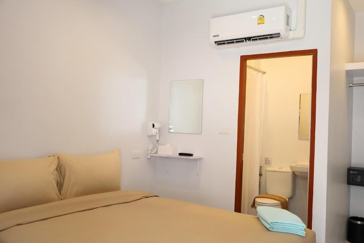 Y House Patong Hostel Exterior photo