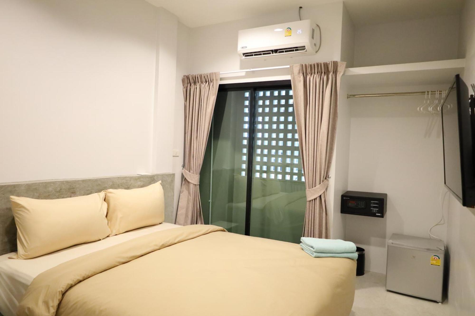 Y House Patong Hostel Exterior photo