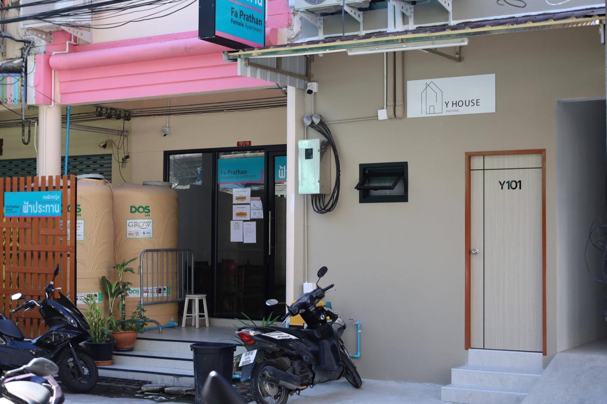 Y House Patong Hostel Exterior photo