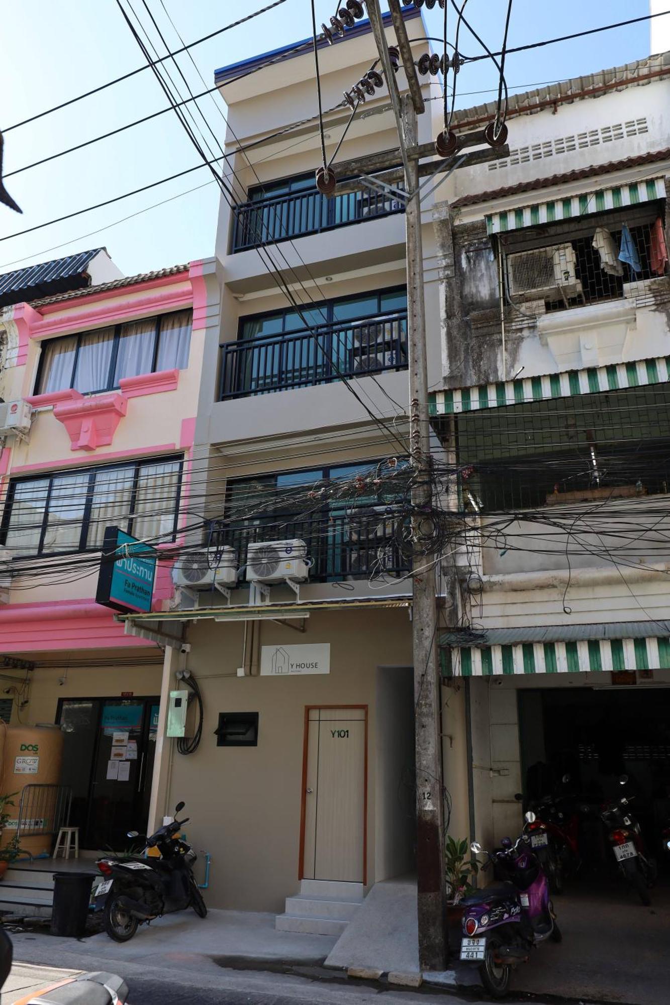 Y House Patong Hostel Exterior photo